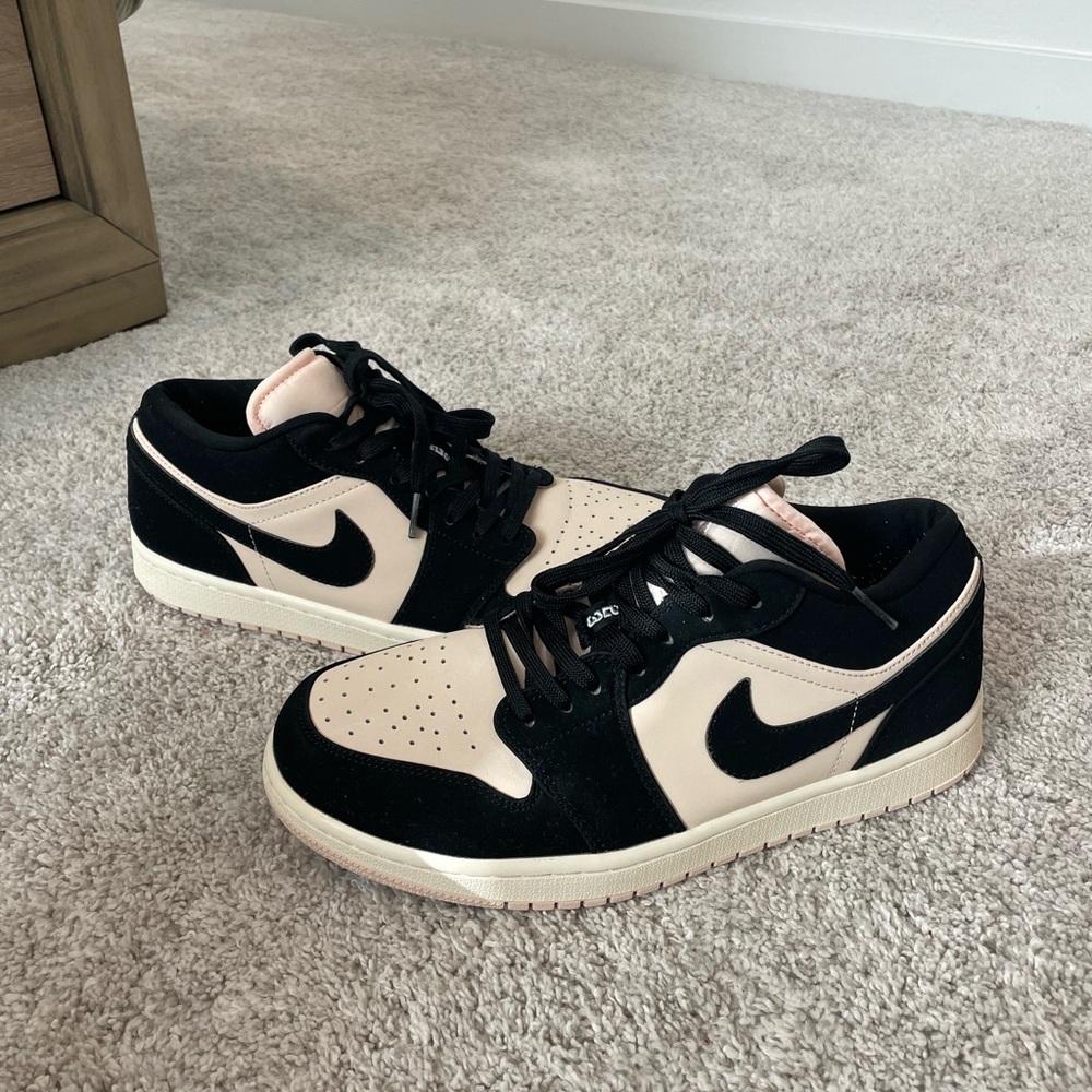 Nike Men's Black and Cream Low-Top Jordan’s